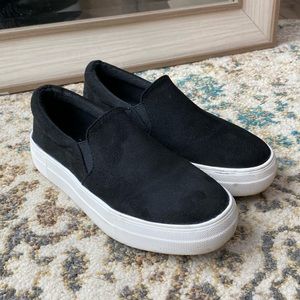Soda Black & White Slip On Shoes - Size 6